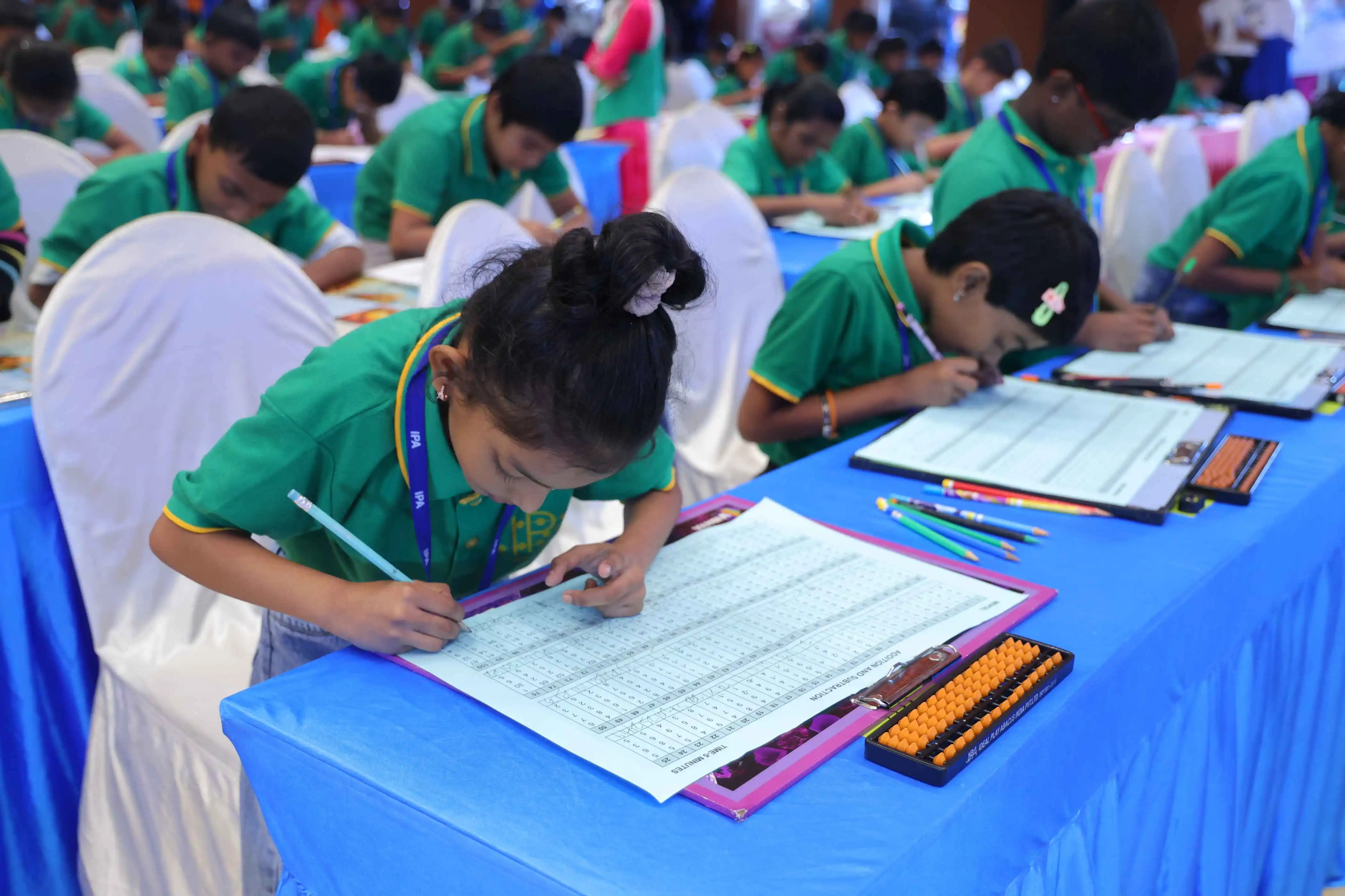 Child learning abacus - Best Abacus Online Classes in India